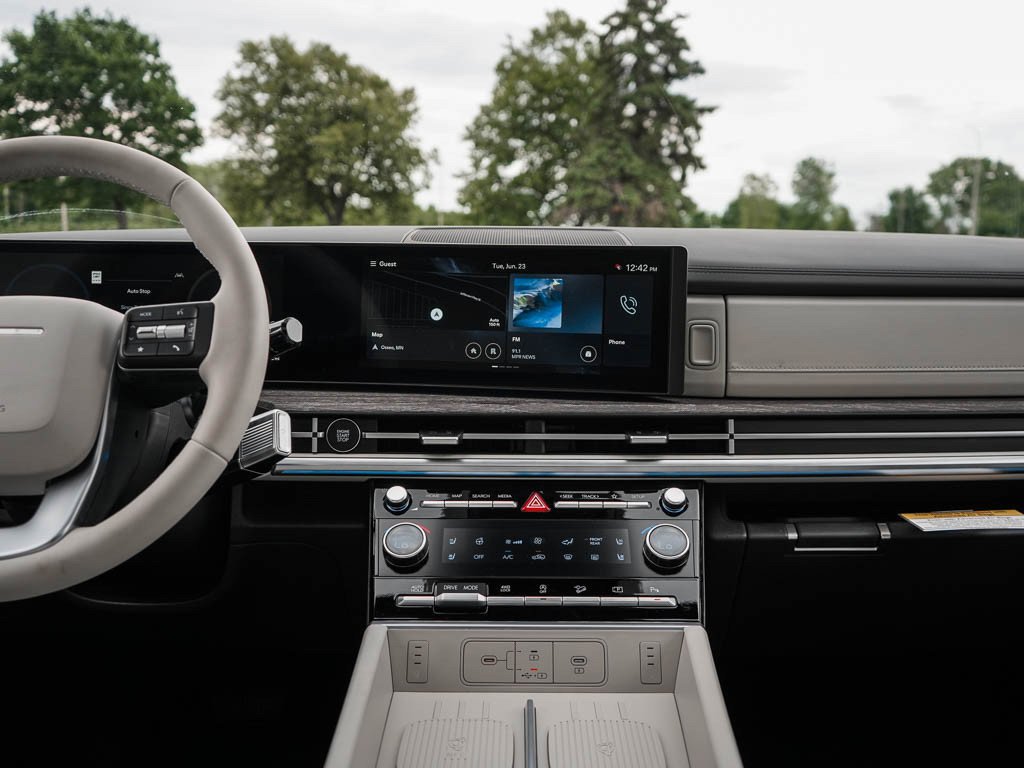 New 2026 Rockwood Green Hyundai Limited 6P AWD image 17