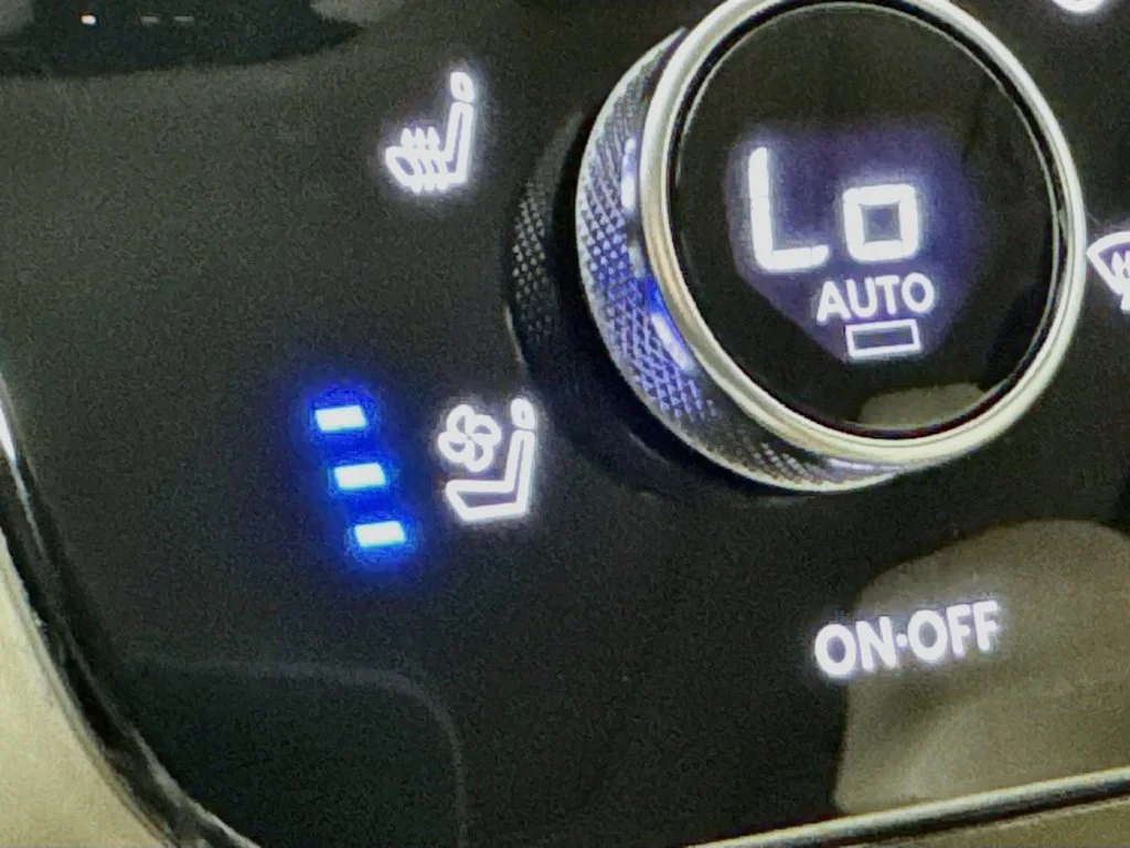 Certified Used 2024 Silver INFINITI Sensory image 27