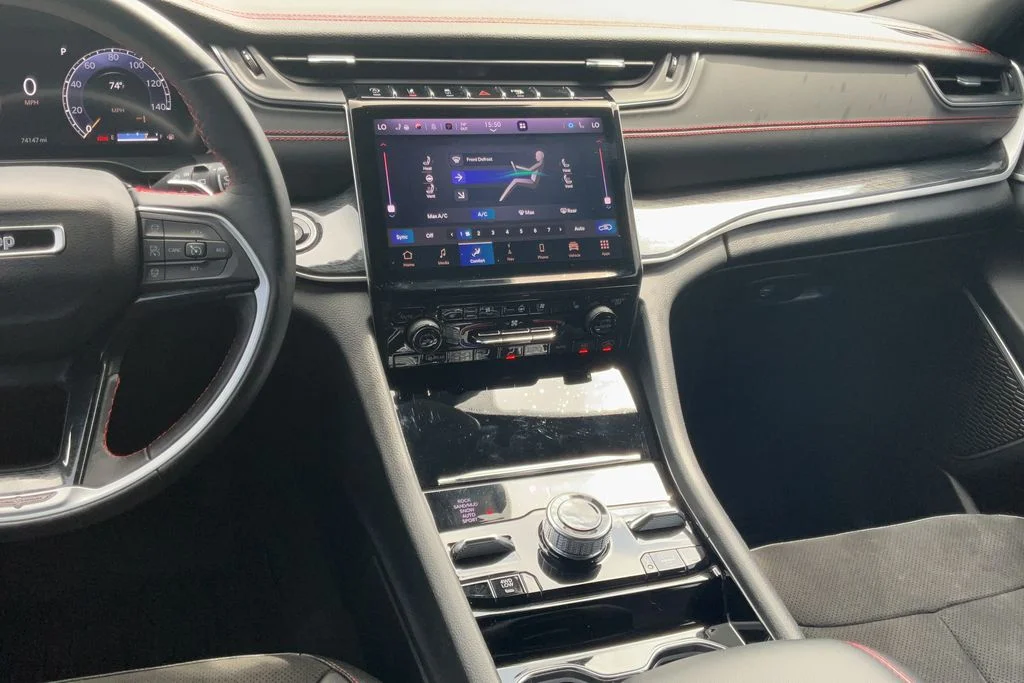 Used 2022 Silver Jeep Trailhawk image 16