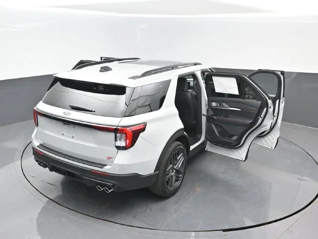 New 2027 Avalanche Gray Ford ST image 28