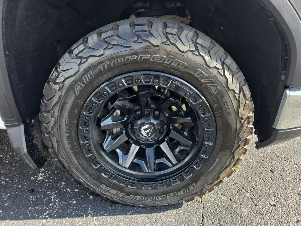 Used 2023 White GMC Pro image 20