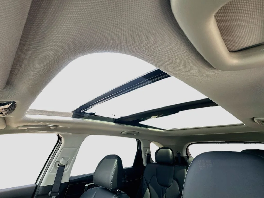 New 2026 Ivory Silver Kia S image 21