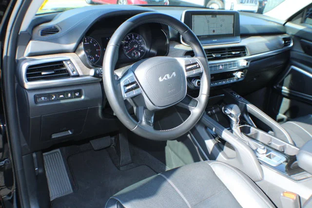 Used 2022 Ebony Black Kia EX image 8
