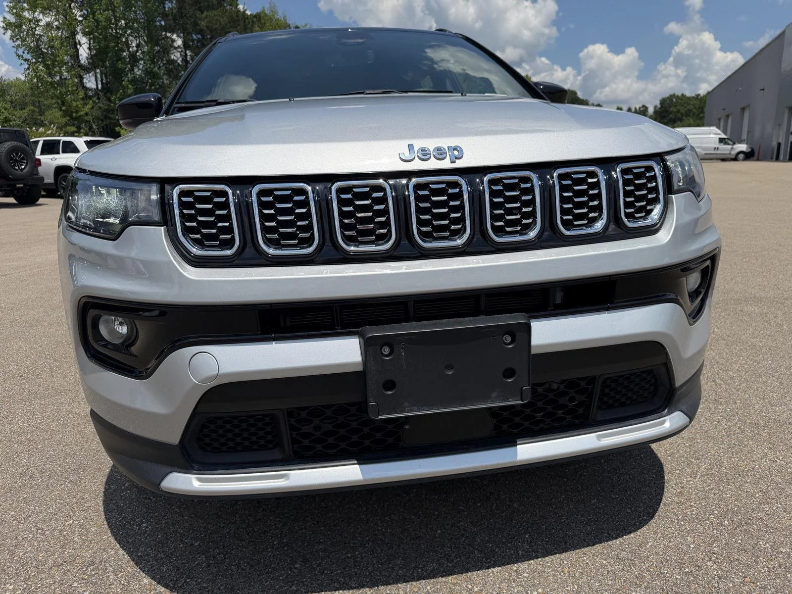 Used 2025 Silver Zynith Metallic Clearcoat Jeep Limited image 23