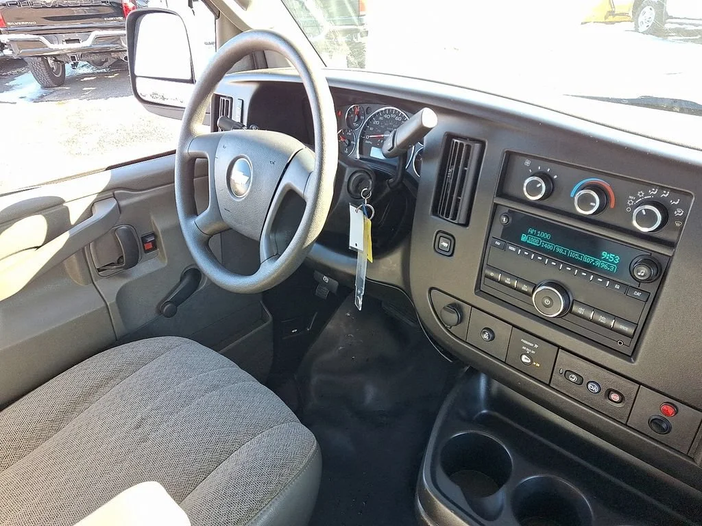 Used 2023 Summit White Chevrolet Work Van image 17