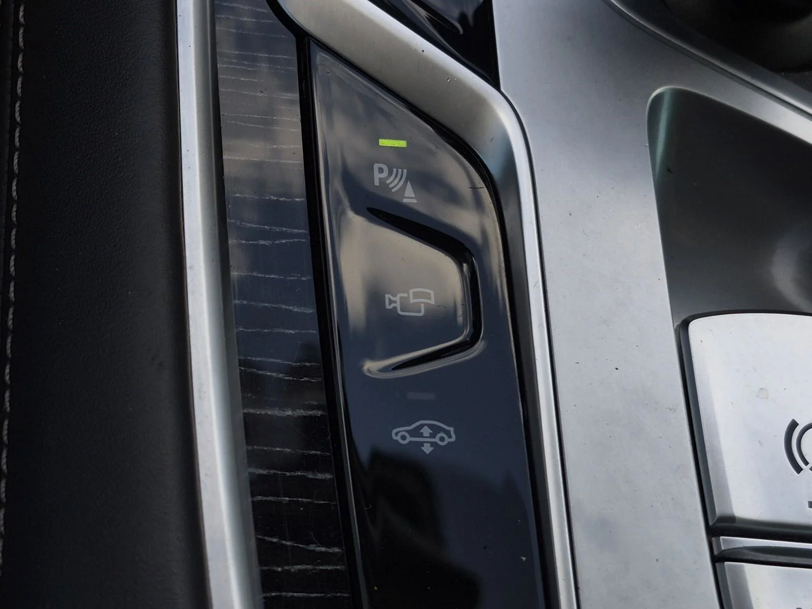 Used 2022 Black Sapphire Metallic BMW 740i image 35