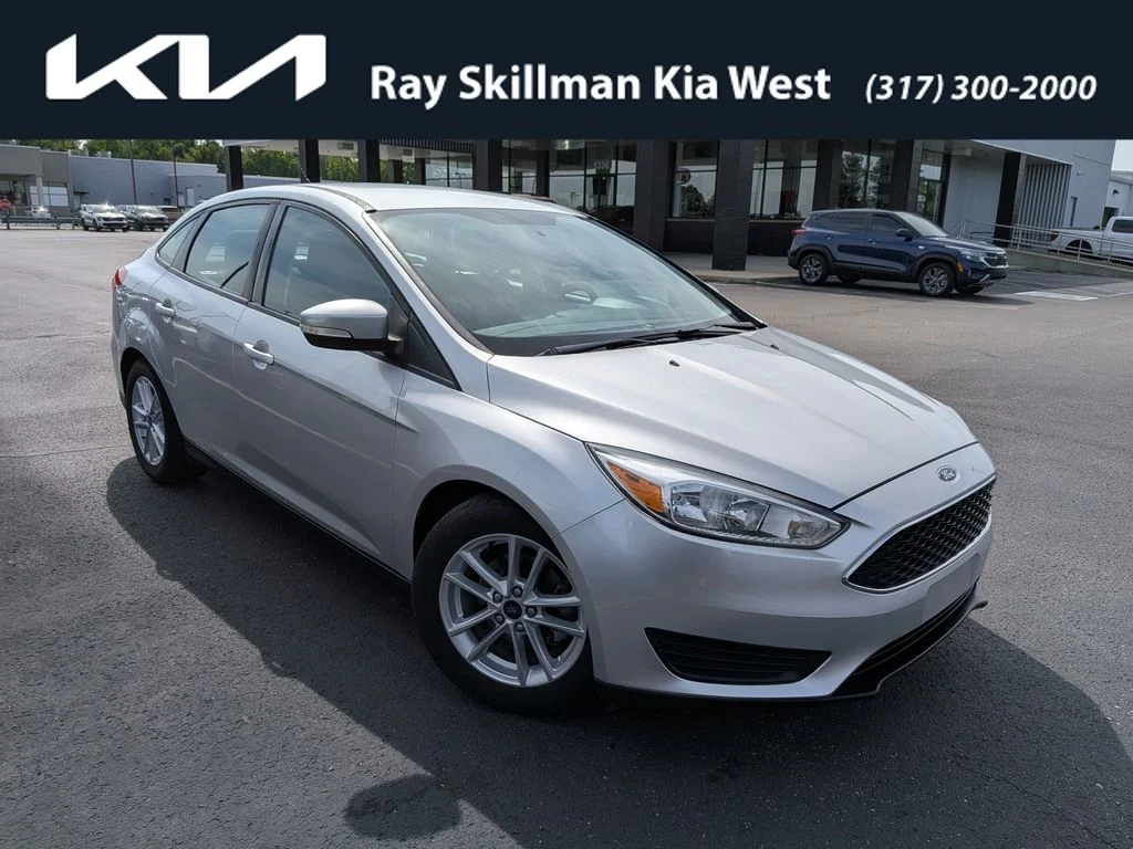 2016 Ford Focus Sedan SE's photo