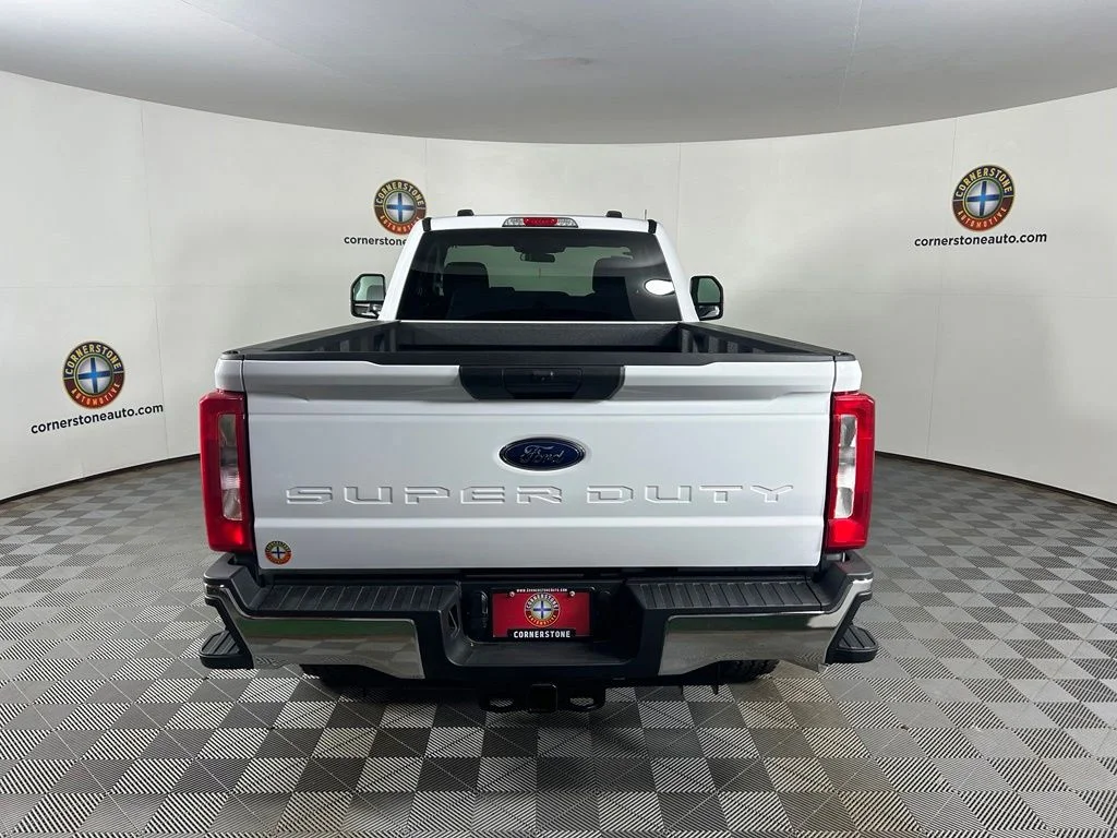 New 2026 Oxford White Ford F-250® XLT image 15