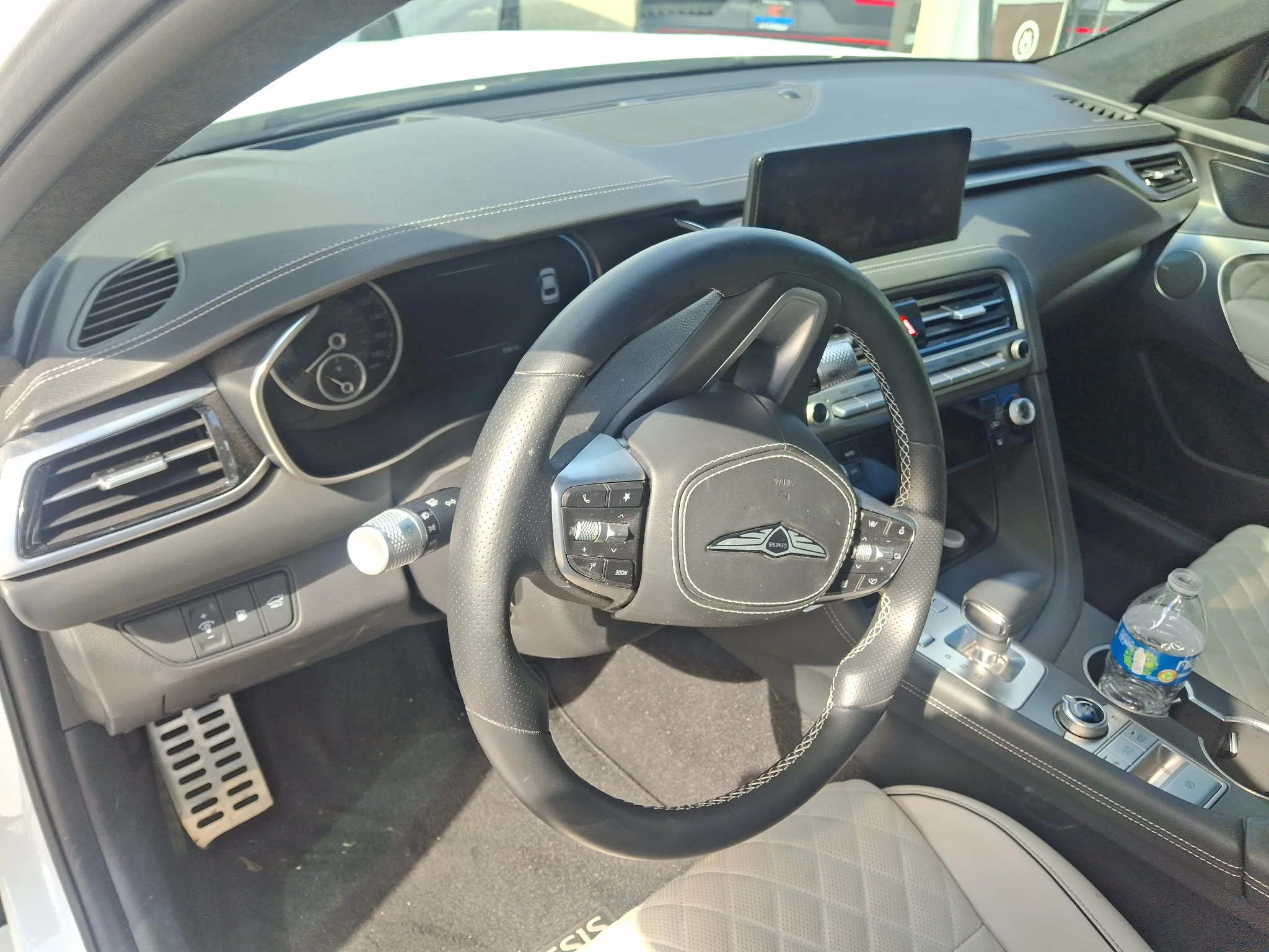 Used 2024 Uyuni White Genesis 3.3T Sport Advanced image 3