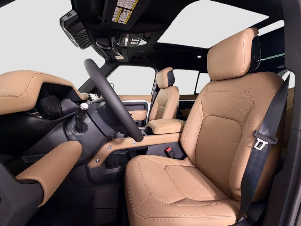 New 2026 Fuji White Land Rover X-Dynamic SE image 22