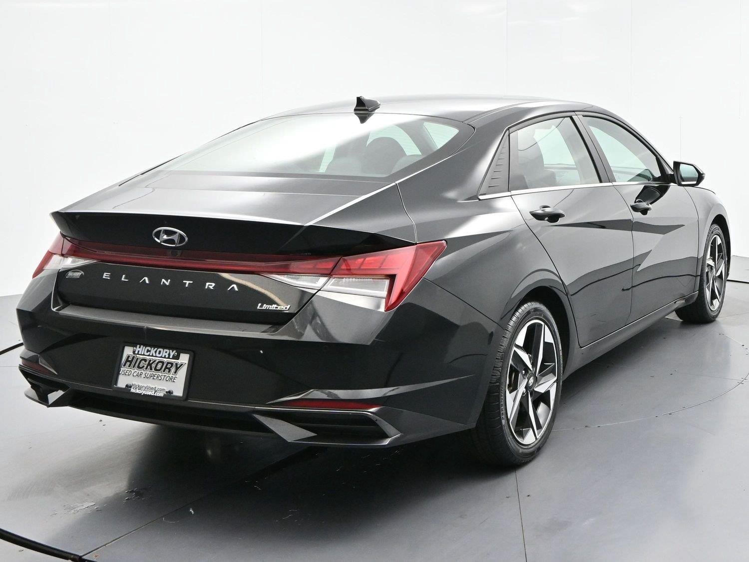 Used 2021 Phantom Black Hyundai Limited image 2