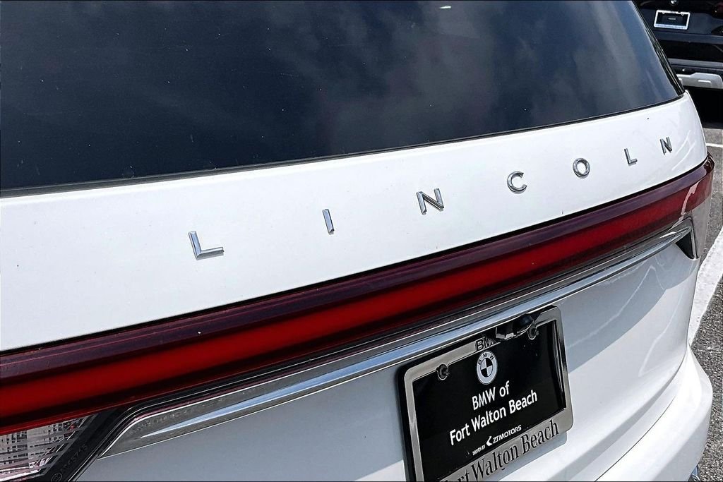 Used 2023 White Lincoln Reserve image 25