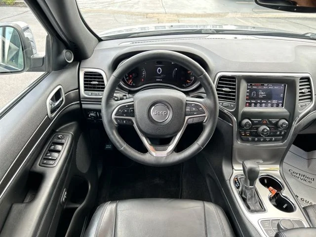 Used 2018 Silver Jeep Limited image 26