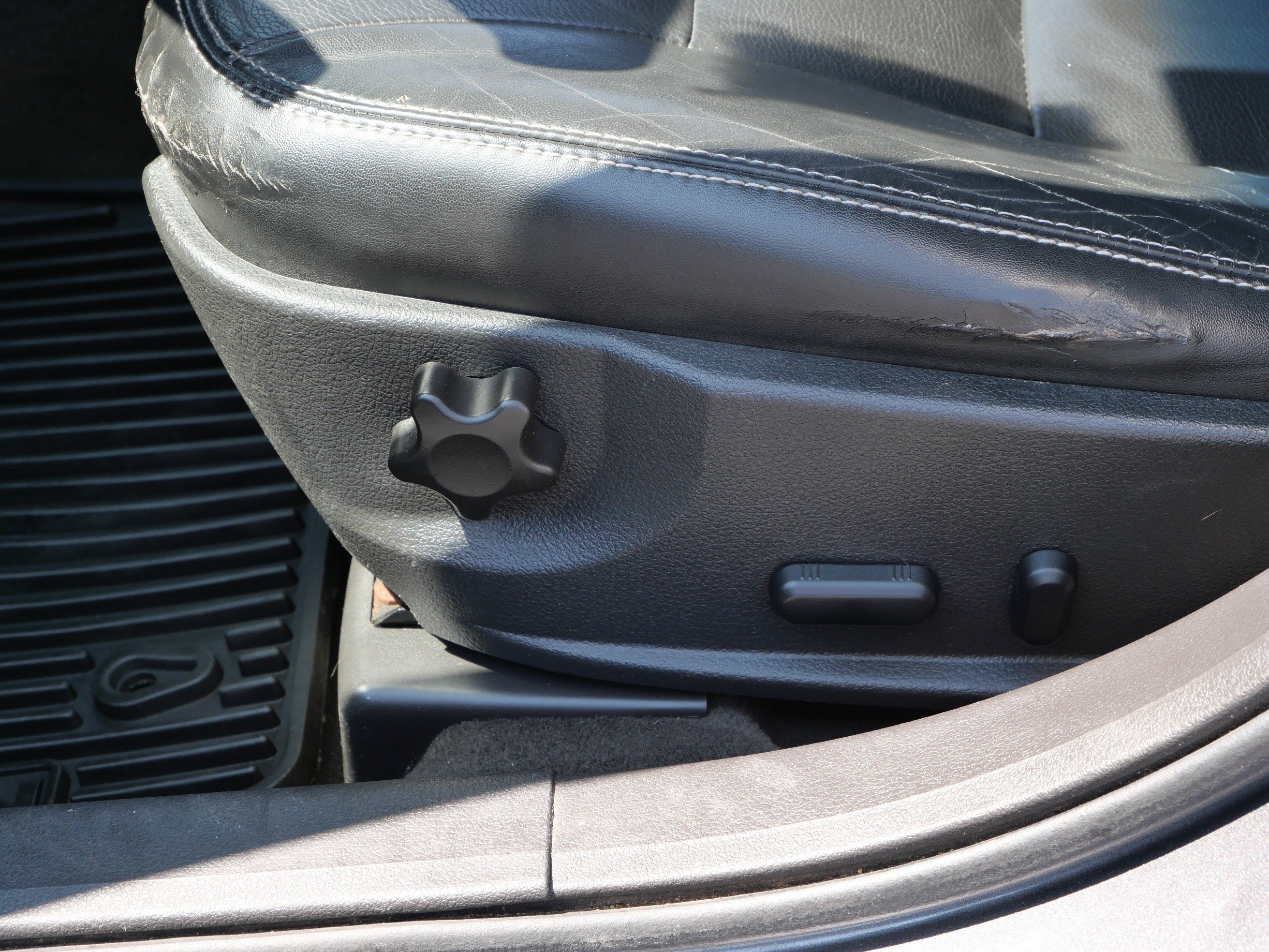 Used 2010 Gray Ford SEL image 15