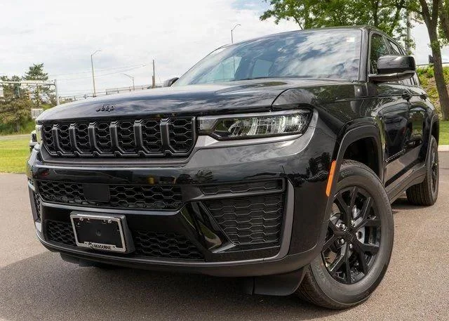 New 2026 Diamond Black Crystal Pearlcoat Jeep Laredo image 1