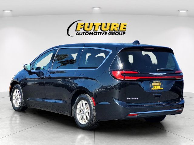 Used 2023 Black Chrysler Touring L image 6