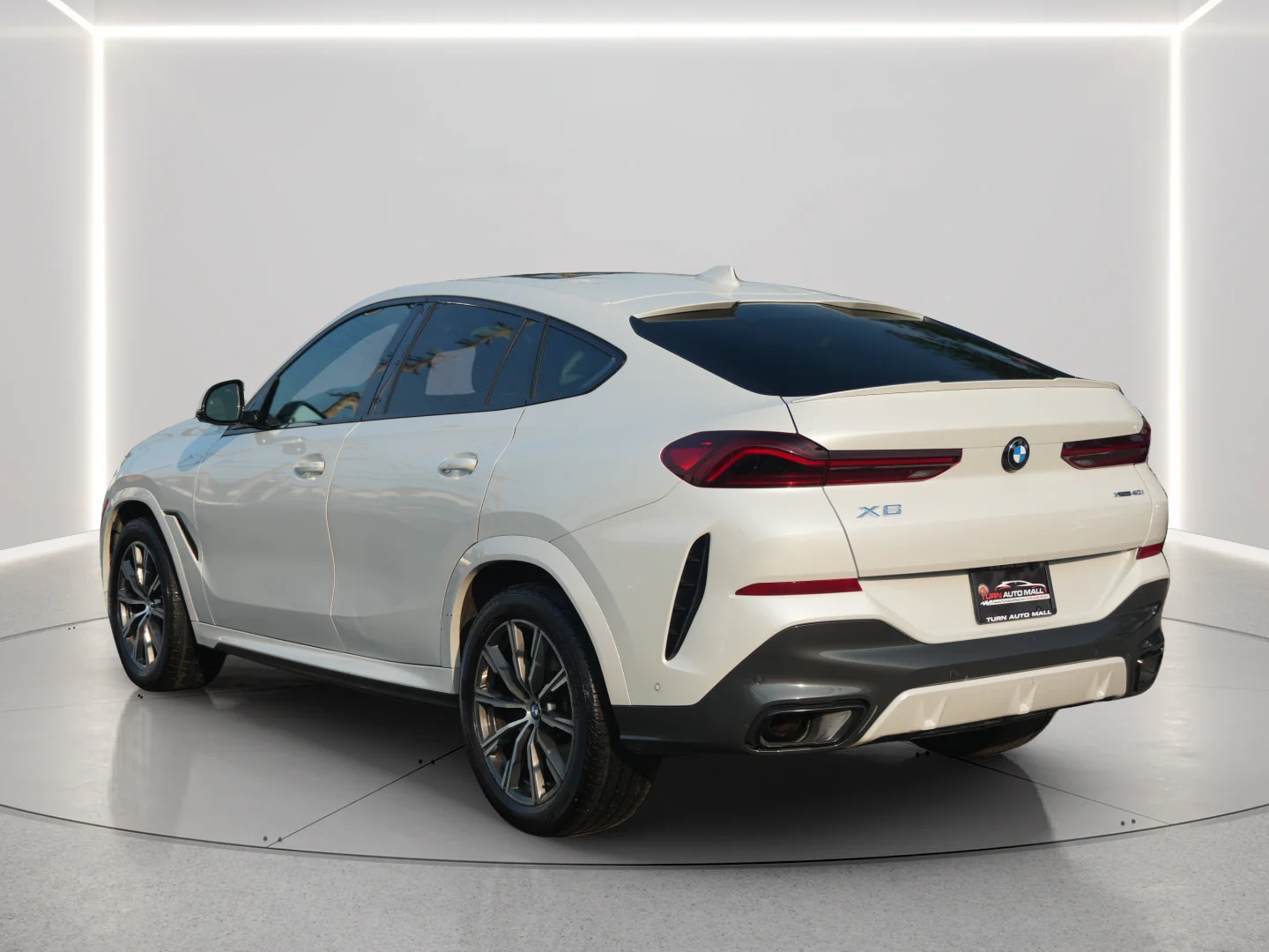 Used 2022 Mineral White Metallic BMW xDrive40i image 3