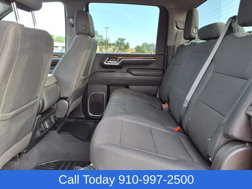 Used 2025 Summit White Chevrolet LT image 22