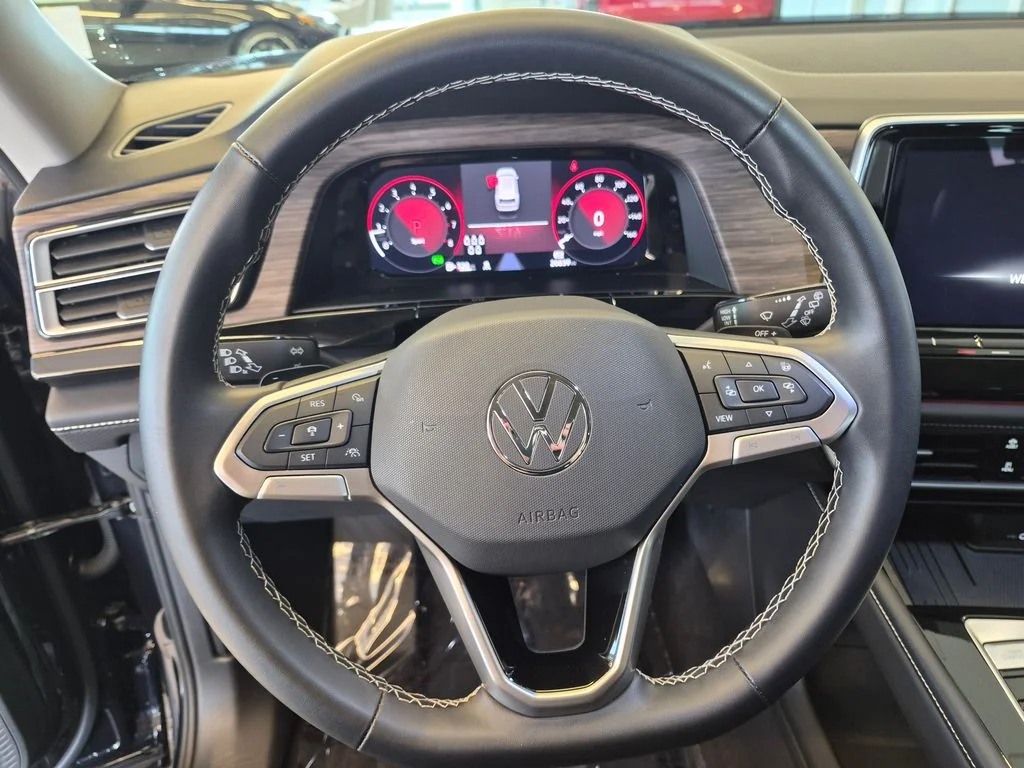 Used 2025 Black Volkswagen 2.0T SEL image 18