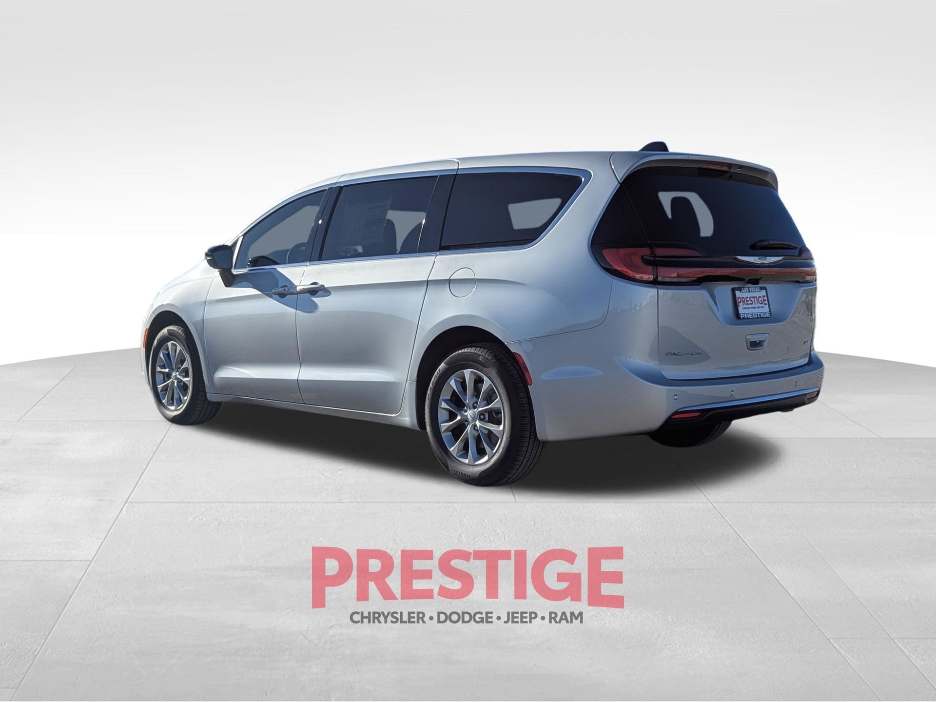 New 2026 Silver Mist Clear-Coat Exterior Paint Chrysler Select image 9