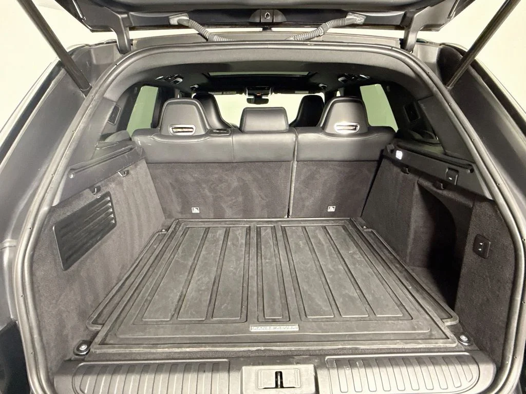 Used 2021  Land Rover SVR image 28