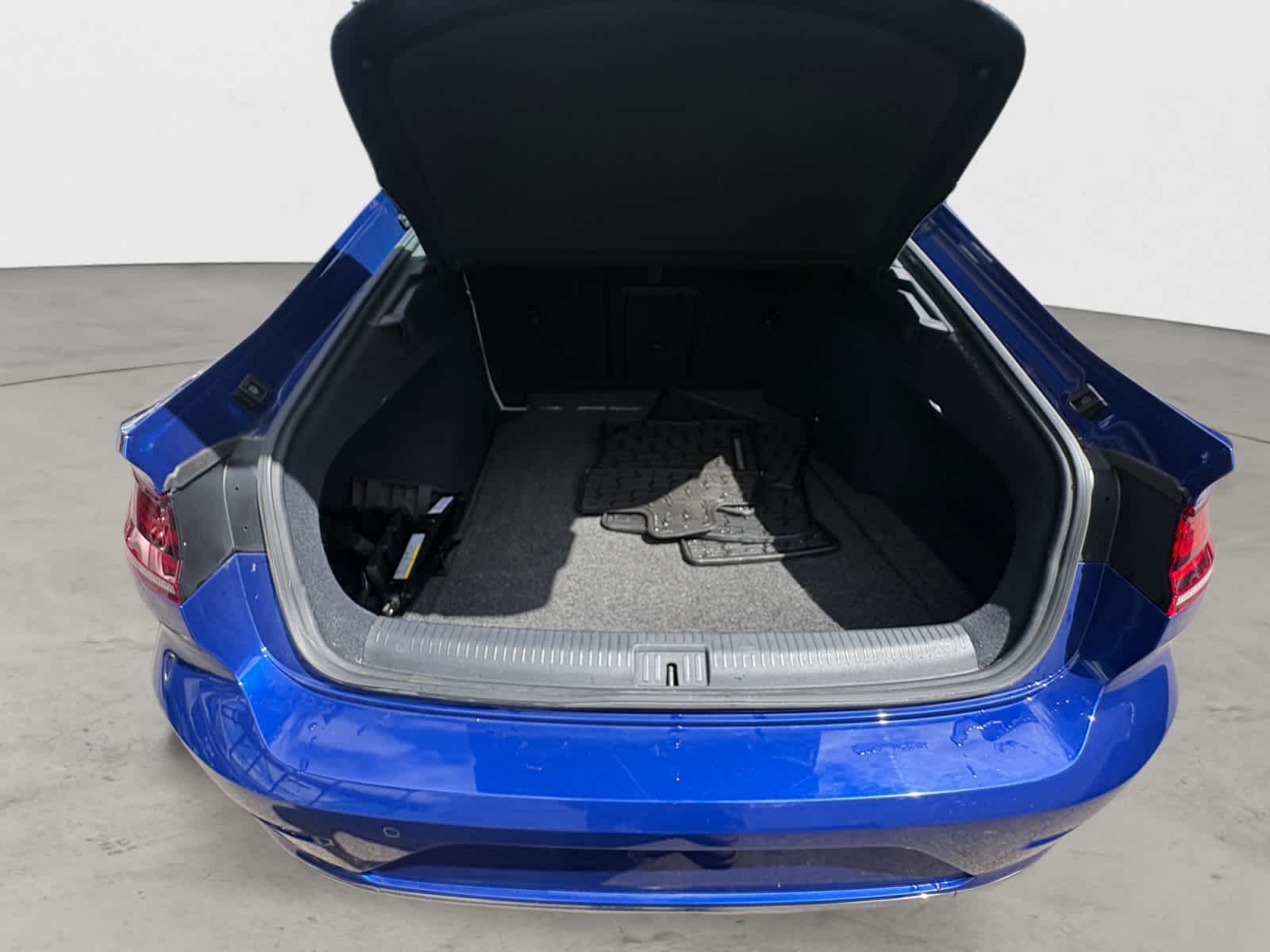 Used 2021 Lapiz Blue Metallic Volkswagen SEL R-Line image 21