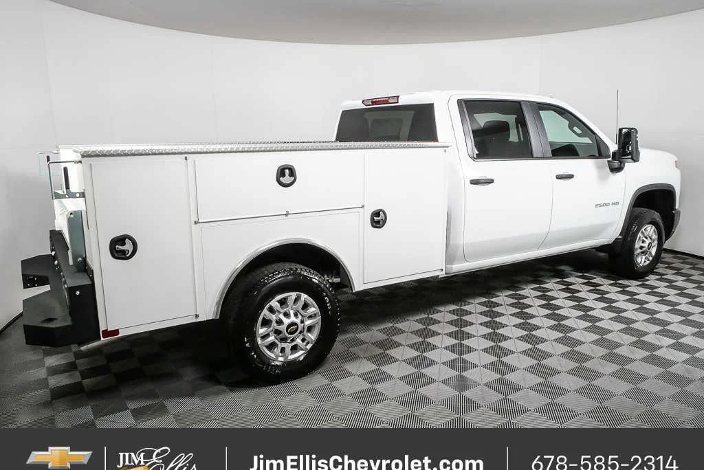 New 2026 Summit White Chevrolet WT image 2