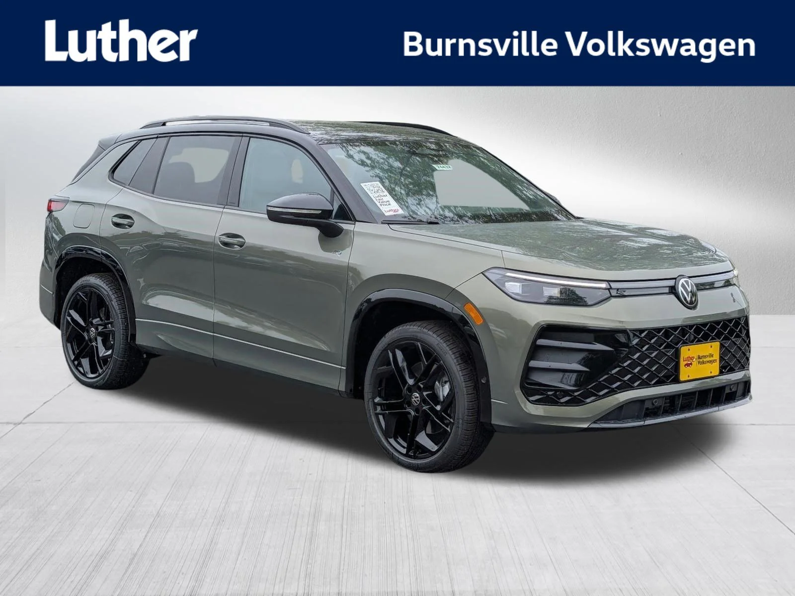 2026 Volkswagen Tiguan 2.0T SE R-Line Black 4Motion's photo