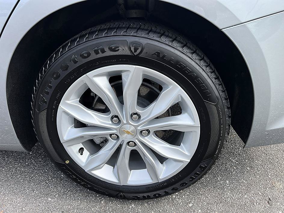 Used 2025 Sterling Gray Metallic Chevrolet LT image 10