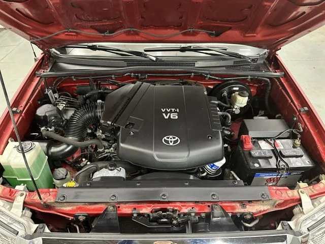 Used 2015 Red Toyota Base image 19