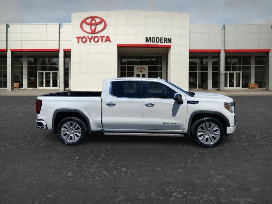 Used 2021 White Frost Tricoat GMC Denali image 4