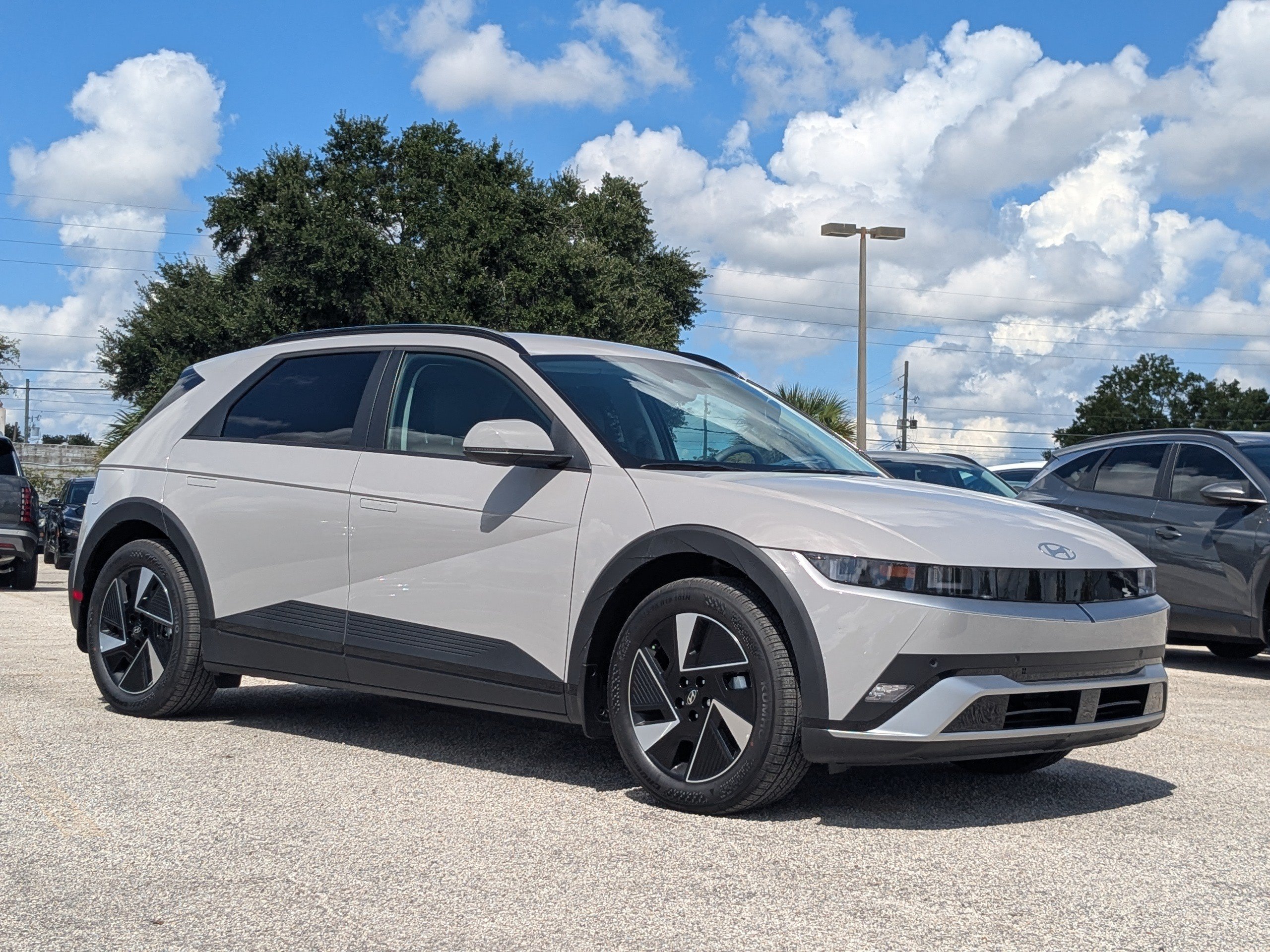 New 2027 Cyber Gray Hyundai SEL image 2