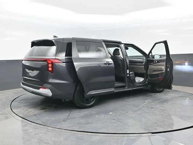 Certified Used 2025 Metal Kia LXS image 28