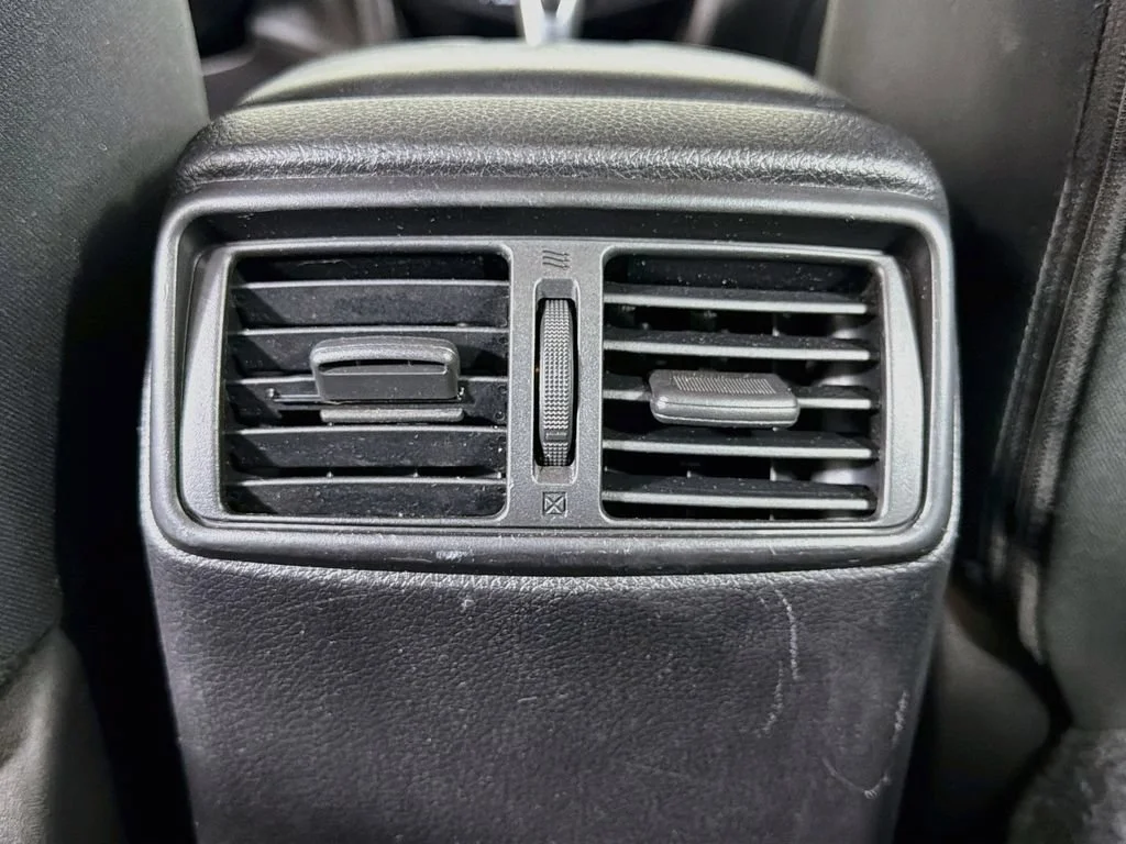 Used 2021  Nissan S image 21