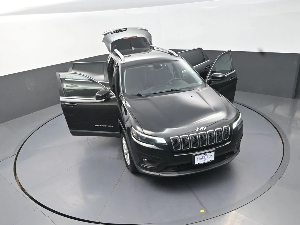 Used 2019 Black Jeep Latitude image 30