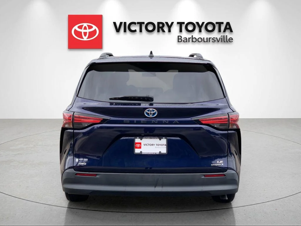 Used 2021  Toyota LE image 4