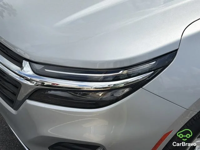 Used 2022 Silver Ice Metallic Chevrolet LT image 9