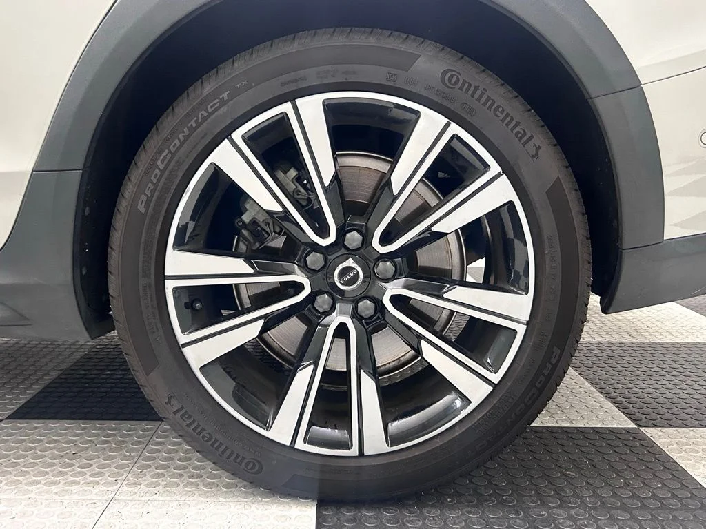 Used 2020 Silver Volvo T5 image 8