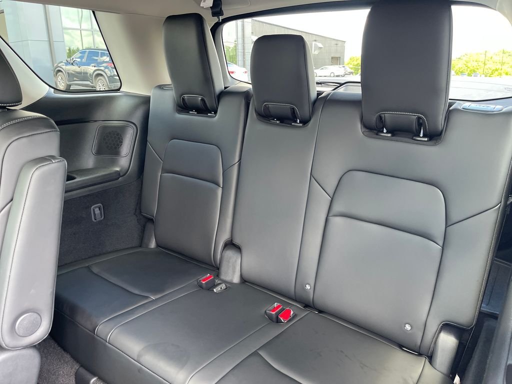Used 2025 White Nissan Platinum image 25