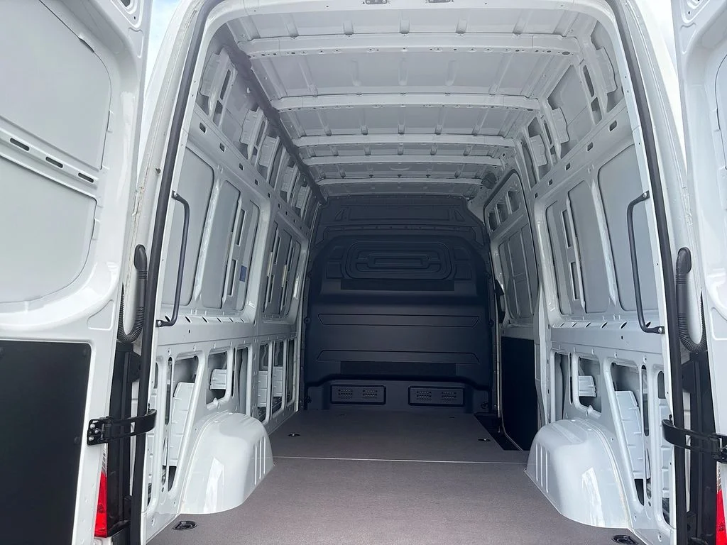 New 2025  Mercedes-Benz Cargo 144 WB image 32