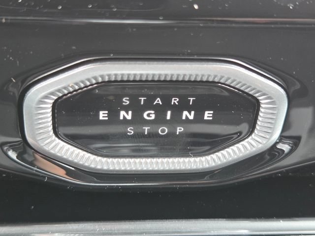 New 2026 Diamond Black Crystal Pearl-Coat Exterior Paint Jeep Limited Reserve image 39