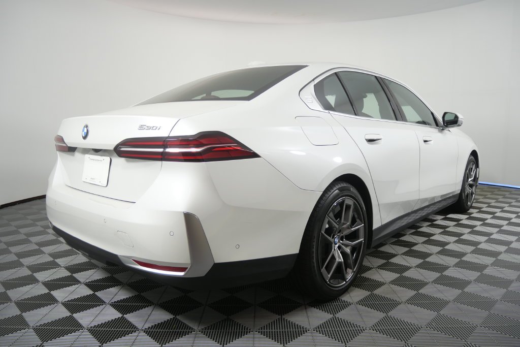 Certified Used 2026 Mineral White Metallic BMW 530i image 4