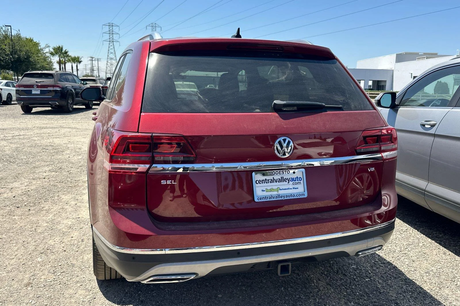 Used 2018 Fortana Red Metallic Volkswagen 3.6L V6 SEL image 6