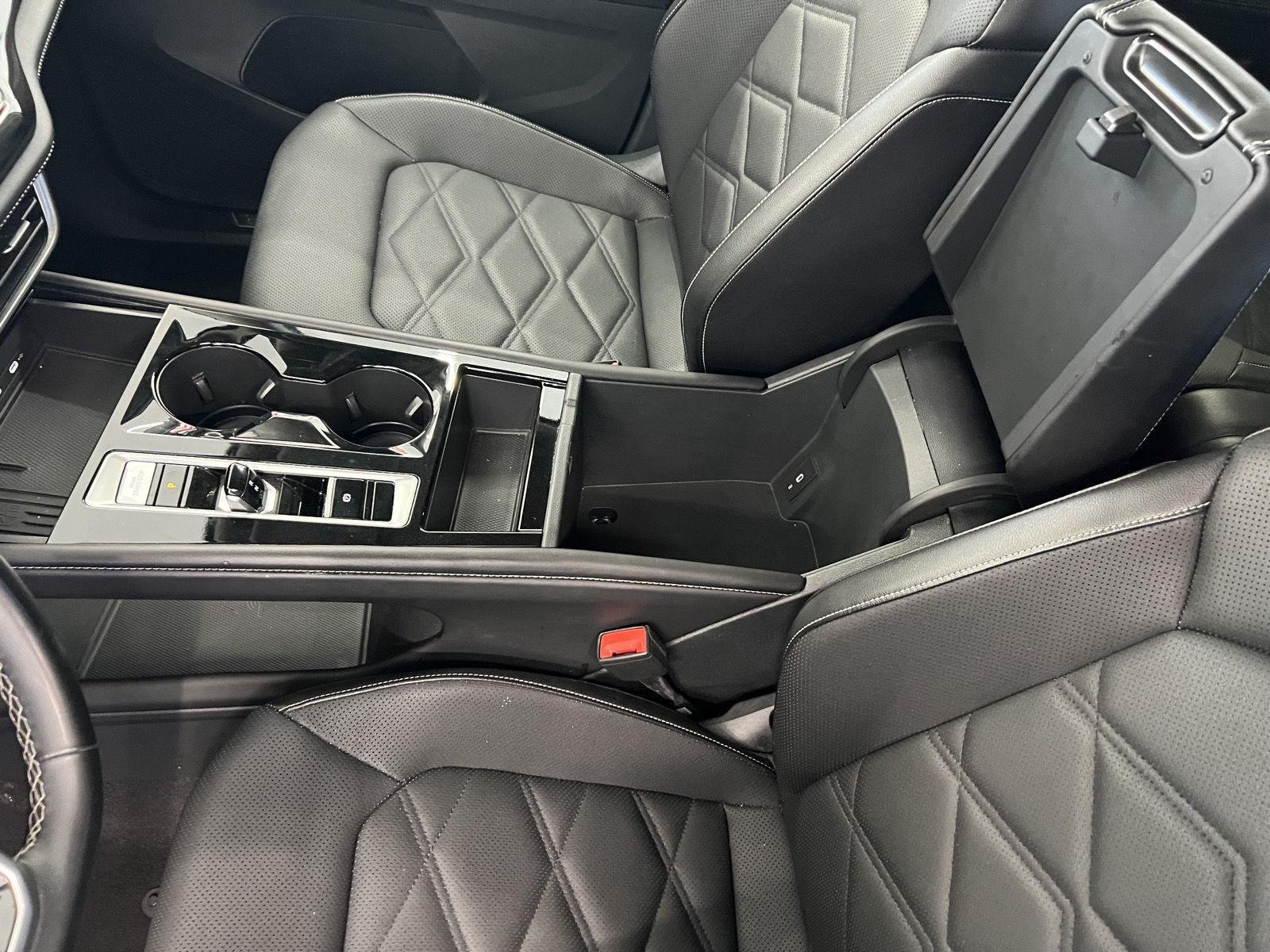 2025 Volkswagen Atlas SE w/Tech - Photo 18