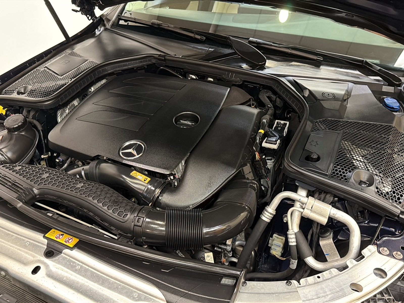 Used 2021 Lunar Blue Metallic Mercedes-Benz 4MATIC® Sedan image 27