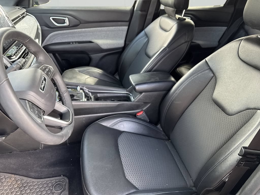 Used 2025 None Jeep Latitude image 10