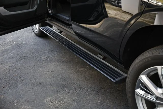 Used 2022 Black Chevrolet High Country image 13