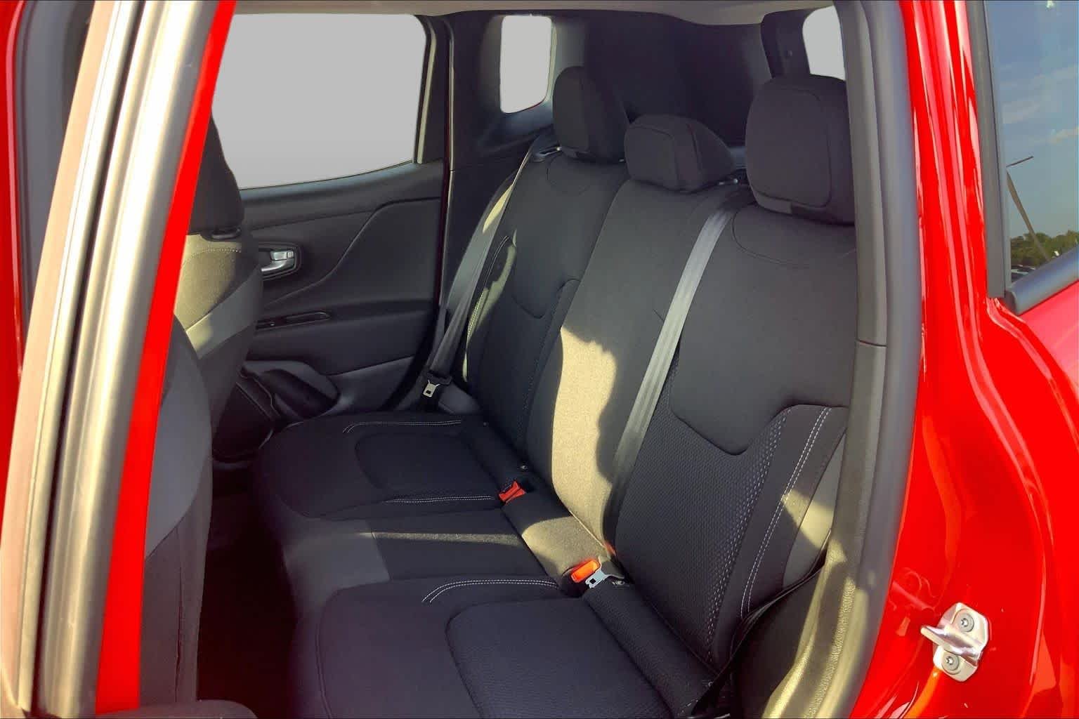 Used 2023 Colorado Red Clearcoat Jeep Latitude image 20