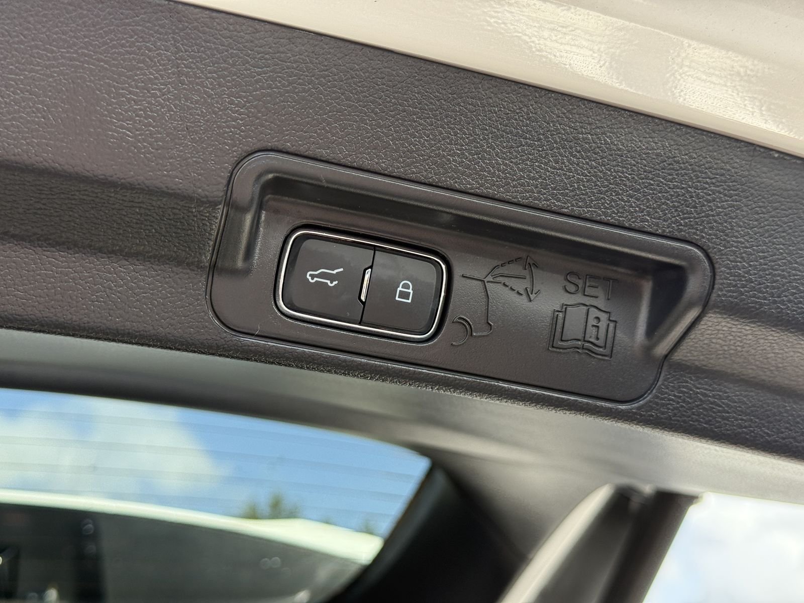 Used 2025 White Metallic Ford ST-Line image 15