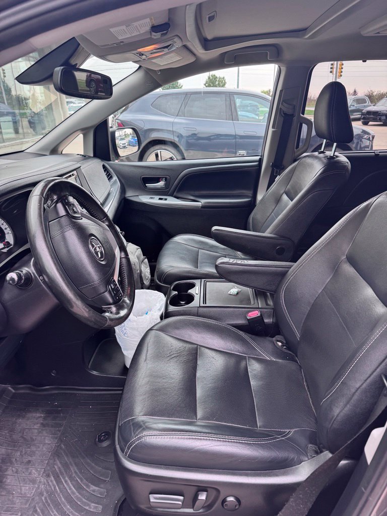 Used 2018 Predawn Gray Mica Toyota L image 4